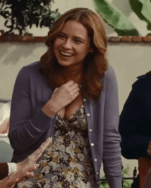 Fuck I think that's the most cleavage I've ever seen Jenna Fischer show 🤤