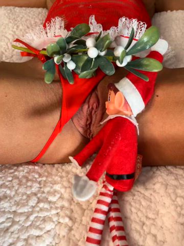 Would you eat this filthy married mom's pussy under the mistletoe?