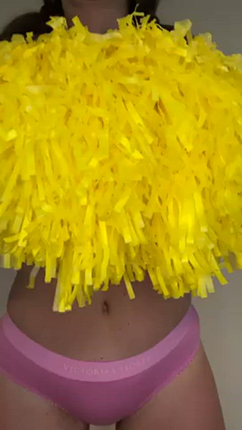 cheerleader huge tits reveal shaking clip