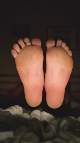 do you like my big feet? admit if you do ;) 