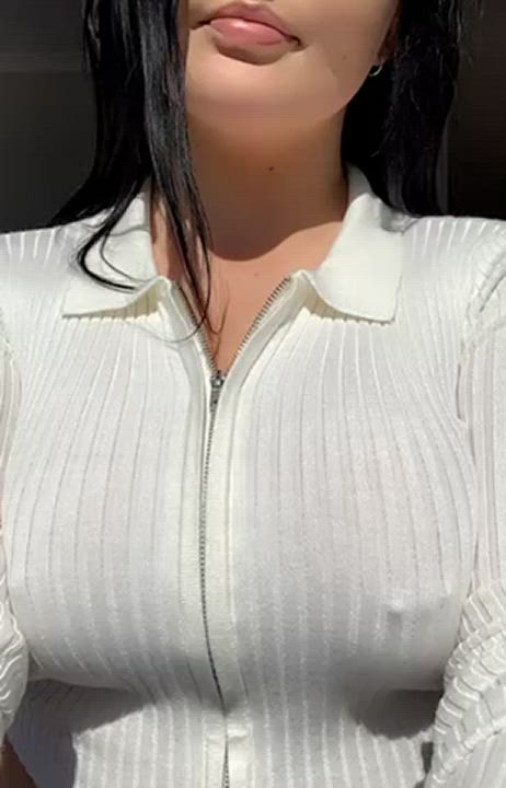 I need a load of cum all over these big tits ???