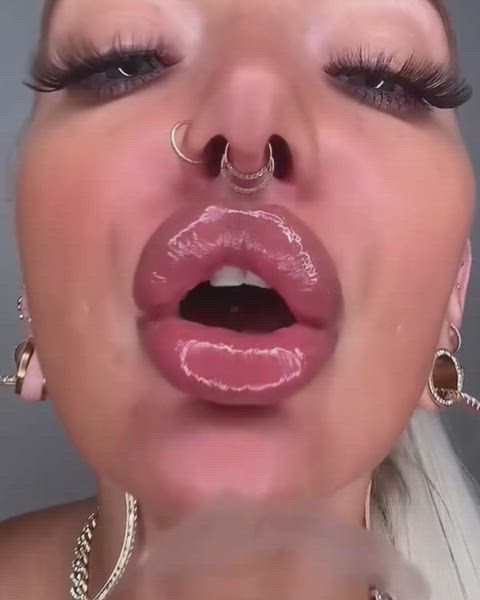 Gorgeous overfilled shiny plastic lips - just what a good Bimbo needs