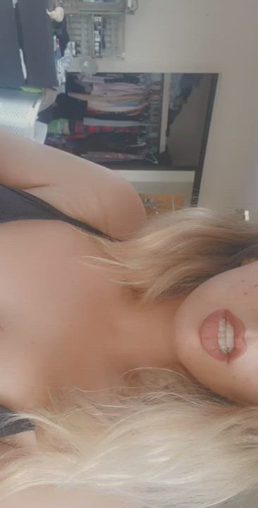 Titty drop with teasing to get you through this boring Monday 😴