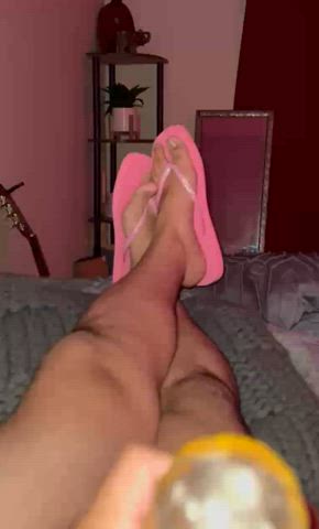 Sluty pink feet