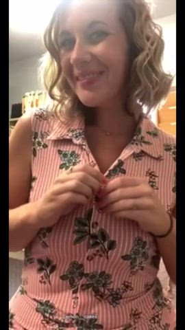 amateur big tits homemade hotwife milf natural tits pawg clip