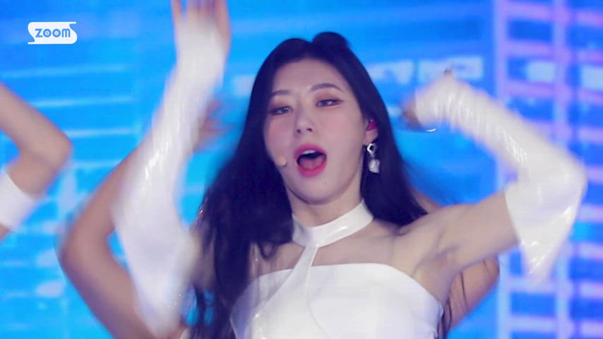 chaeryeong - itzy Gayo Daejeon 221224 (vid in the comments)