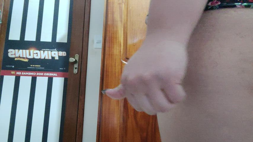 clothed south american thick twerking clip