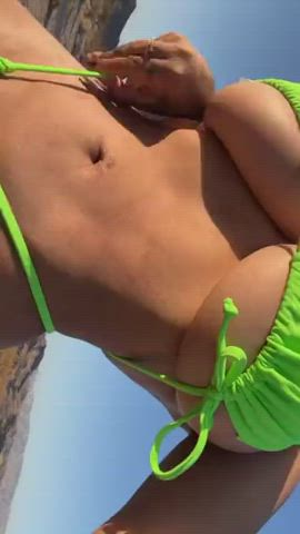 Big Tits Bikini Cleavage Ebony clip