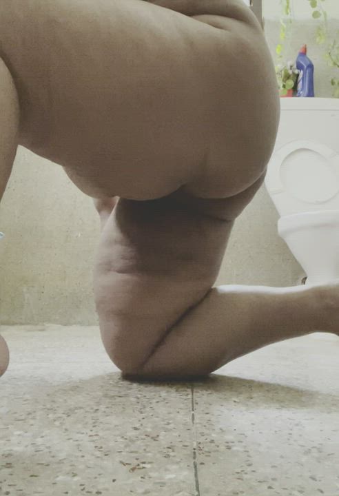 As a chunky BBW, I love peeing anywhere but the toilet (f)