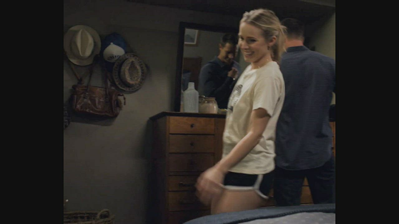 Kristen Bell Legs Rubbing clip