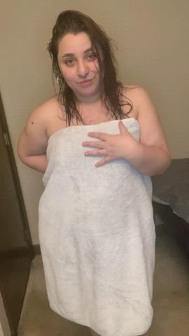 [F]resh out the shower, who wants to burry their face in my ass?