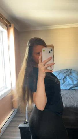 brunette long hair mirror clip