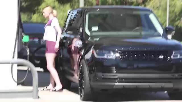Iggy Azalea Gets CHEEKY In Too-Tiny Shorts While Pumping Gas In L.A.