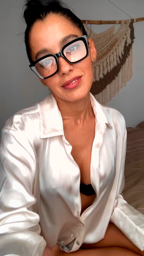 this sexy lady need a hot cock to finish the day 🩷🩷🩷🩷🩷🩷🤭 FULLY