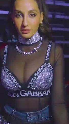 big tits boobs cleavage indian moroccan shaking clip