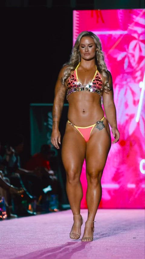 big ass bikini blonde bodybuilder fit fitness muscles muscular girl muscular milf
