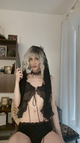 Would you fuck a petite goth slut? 🖤