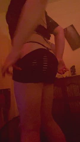 Amateur Bubble Butt Femboy Flashing Sissy clip