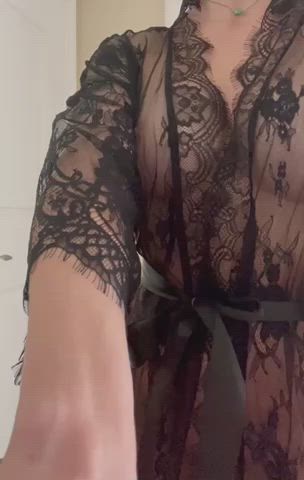 Slipping my kimono off to see if you all approve of me being on this page? 🥰☺️🤞🏻