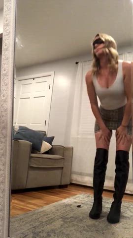Just a Cute Mom Flashing you my Cute Butt