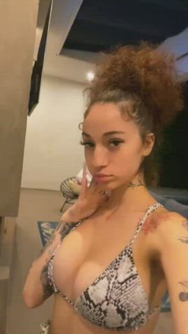 Bhad Bhabie shows more on IG then Onlyfans.