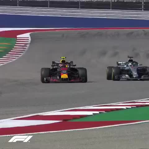 Fantastic battle between Hamilton and Verstappen (USA GP 2018)