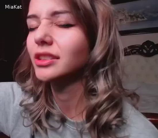 hitachi masturbating solo webcam clip