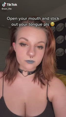 Face Sitting TikTok Tongue Fetish clip