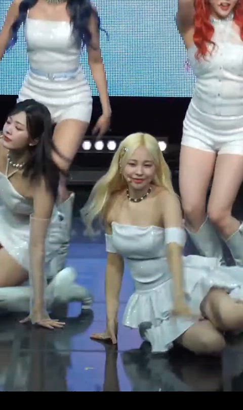 big tits blonde kpop clip