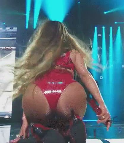 Imagine MILF Jennifer Lopez bouncing on your dick like this 🥵️