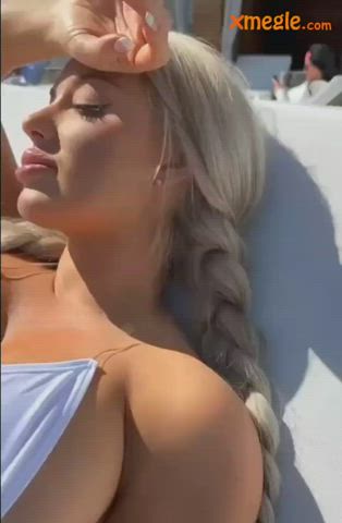 Beach Big Tits Blonde Boobs Model clip