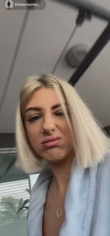 australian blonde tiktok tik-tok clip