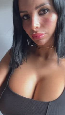 big tits brunette eye contact tiktok clip