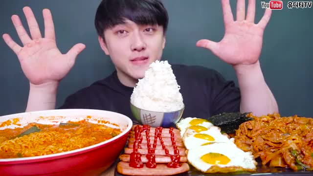 유디티_항아리돼지고기김치찌개 김치제육볶음 먹방-1