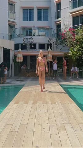 Babe Bikini Celebrity Legs Model Pretty clip