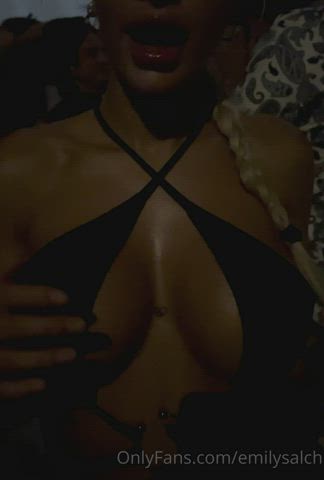 flashing tits topless clip