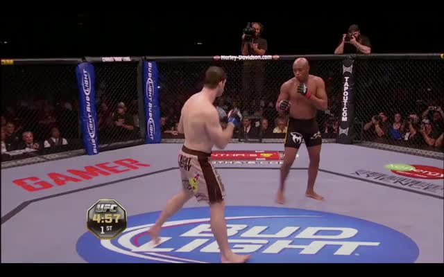 Griffin |Silva| 1-2 - 10 | Joe Rogan says Griffin plans to throw it, and he does