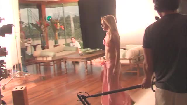 Kristen Bell - Forgetting Sarah Marshall BTS - Hotel Lobby Scene (2008)