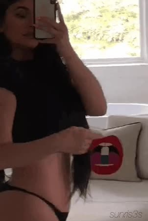 Kylie Jenner clip
