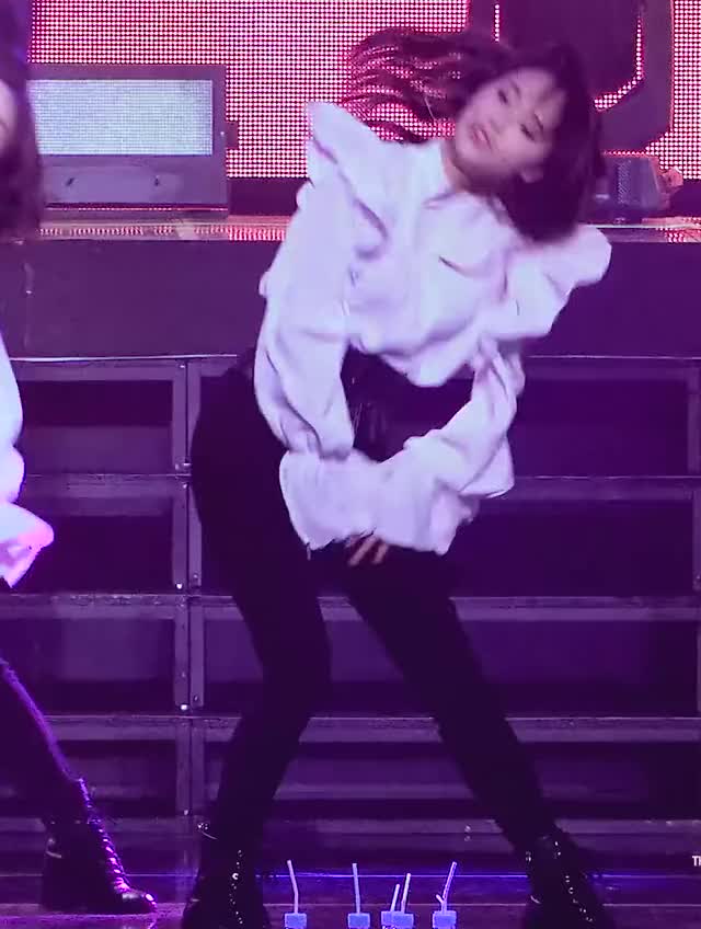 190217 Butterfly loona chuu 2