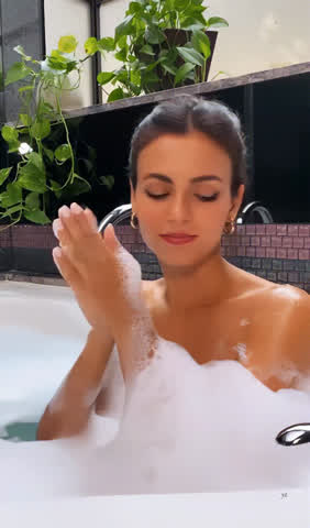 bathroom celebrity nude shower star victoria justice clip