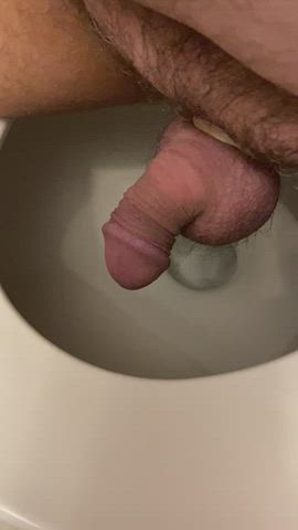 exposed gay pee peeing penis piss pissing toilet watersports clip
