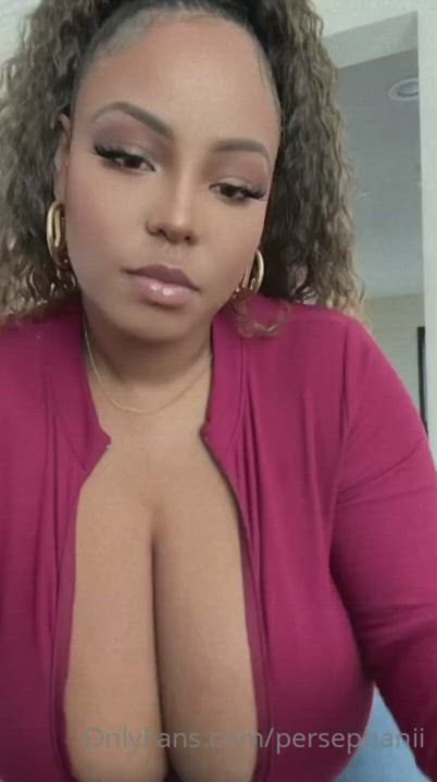 Babe Busty Ebony Huge Tits clip