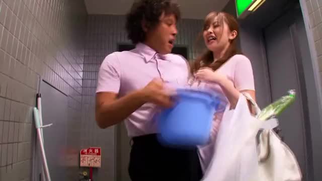 Rio Hamasaki  Braless Housewife Temptation