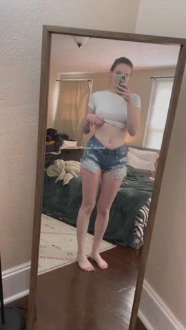 Crop tops and high waisted shorts make me feel extra tall [f] 5’11”