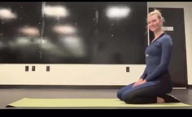 Karlie Kloss Sexy Stretching