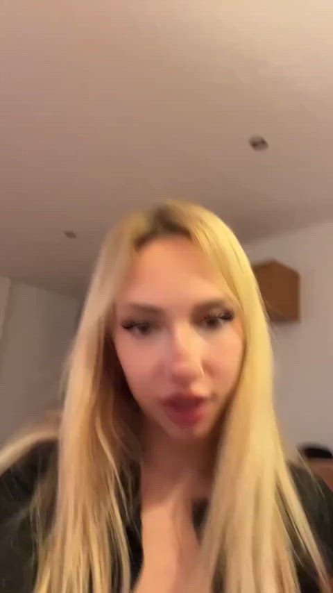 Soph - blondesophiie - blonde_sophie2 on OF - More tiktok flashing videos on my tiktok