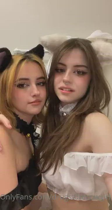 Kiss Lesbians Teen clip