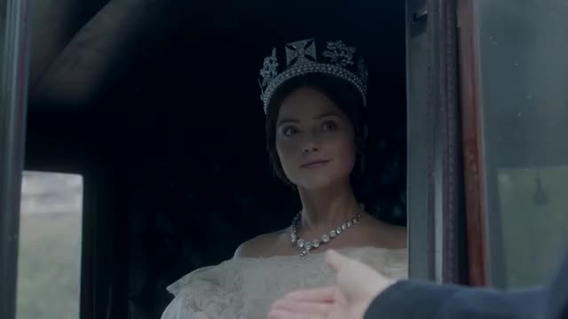Queen Victoria getting out of the carriage