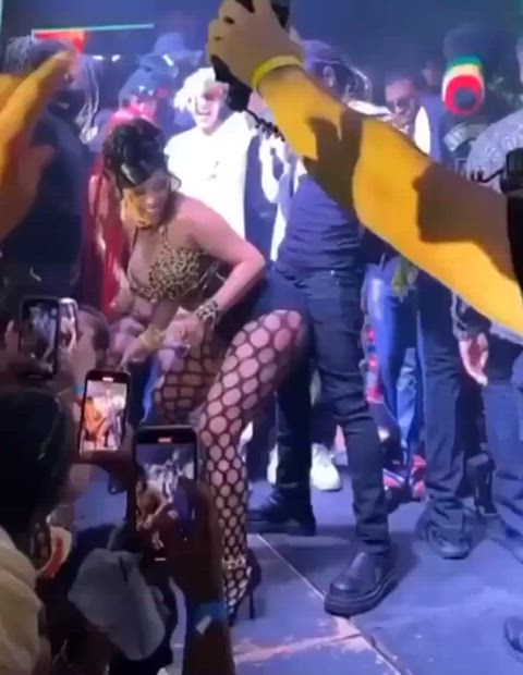 ass cardi b twerking clip